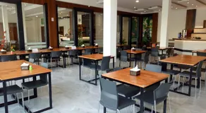 Seventeen Hotel - Image 4