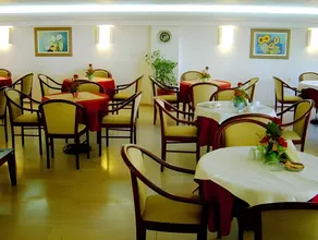 Elysee Hotel - Image 5