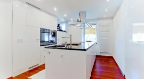 Presidental Suite Apartment by Livingdowntown - Image 3