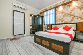 OYO Flagship 79796 Hotel Royal Inn - Image 2