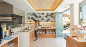 Alexia Beach Hotel - Image 5