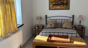Studio apt with private parking - Image 5