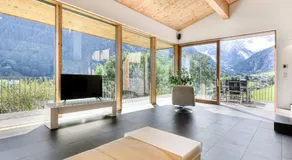 Chalet con barbacoa, jardín y jacuzzi - Image 2