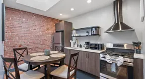 Luxury and Modern Apt with Patio only 10 Min to Times Square - Image 3