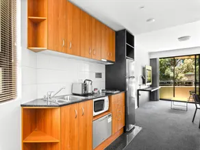 Sleek 1-Bed by Jubilee Park with Pool - Image 5