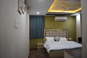 Hotel Lilac Doors - Image 2