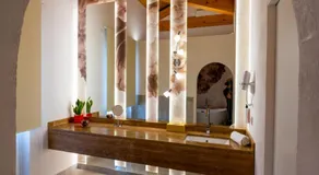 La Divina - free parking - - Image 4