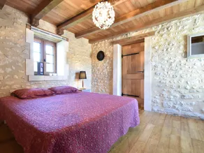Beautiful holiday home with swimming pool, walking distance from the centre of Verteillac (1 km) - Image 3