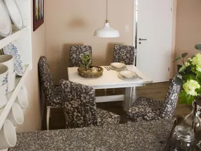 Dandelion Modern Retreat - Image 4