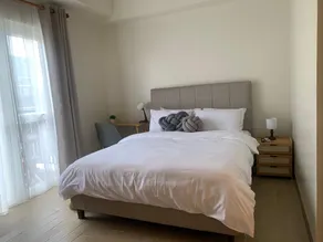 Chambre privée avec sauna, jardin et piscine | Vue ville - Image 2