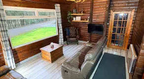 Antler Lodge Traditional Log Cabin - Image 2