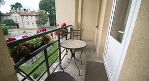 Happy Hotel - Image 4