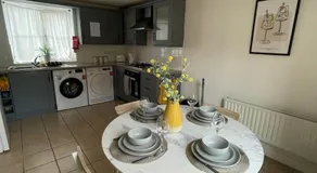 Rosebay Gardens, Cheltenham - Delightful, charming and very spacious 4BR Retreat - Image 2