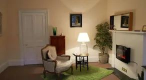 Montrose Apartment - Image 1
