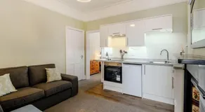 Ground Floor Apartment 2 Minutes from Beach and Town Center - Image 2