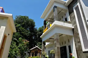SPOT ON 2845 La Reso Homestay Syariah - Image 4