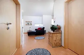 Golden Circle Apartments - Image 2