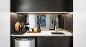Studio One - Luxe Apartment, across from beach, walk to local shops - Image 4