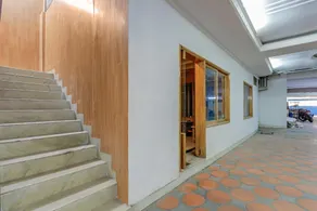 OYO 80088 Golden Manor - Image 2
