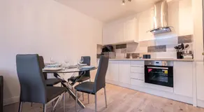BEST PRICE - Superb Southampton City Apartments, Single Beds or King Size & Sofabed - AMAZING location close to MAYFLOWER THEATRE FREE PARKING - Image 3