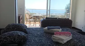 Studio moderne magnifique vue sur mer dans cadre calme et verdoyant - Image 2