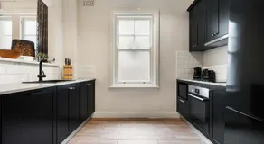 Boutique Apartment With Private Roof Terrace - Image 5