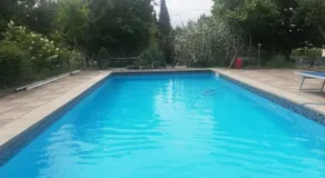Logement F2 avec piscine - Image 1