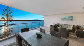 Silvershore Apartments on the Broadwater - Image 3