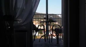The balcony - Image 4