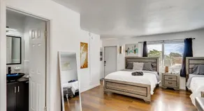 Coral Sands HUGE Studio w/ 2 Queen beds! - Image 2
