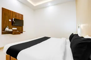 The Grand Blue Hotel - Image 4