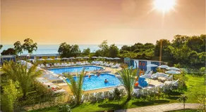Mobile Home in Novigrad With Terrace - Image 2