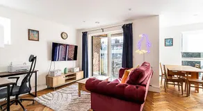 Chic Crystal Palace Flat with Balcony & Workspace - Image 2
