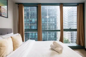 BGC One Uptown 2bedroom with balcony and 1 free parking - Image 4