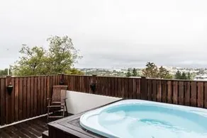 ICELAND SJF Villa, Hot tub & Outdoor Sauna Amazing Mountains and City View Over Reykjavík - Image 5