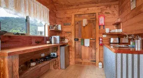 Rustic Hut Bush Retreat - Image 4