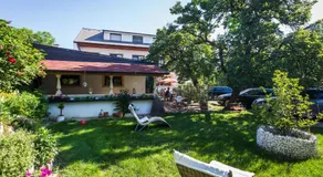 Pension Julia & Haus Elisabeth - Wallner's Hofheuriger & Weinhof - Image 5