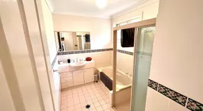 3 Bedroom Town house near Gosford CBD Sleeps 6 plus - Image 3