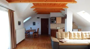 Falevél Apartmanház - Image 2