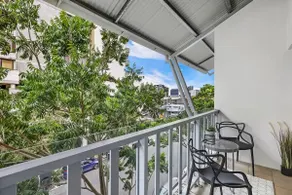 Luxurious 2BR Abode in Superb Location! - Image 5