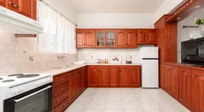 Sainis Rooms 5 - Cozy Apartment for Four People with Full Kitchen - Image 4