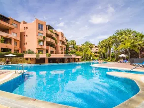 Golden Mile Oasis with Pool & Gym - Image 4