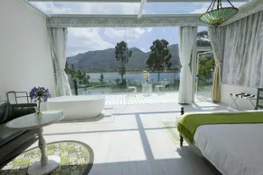 Kunming Luye Swan Lake Resort Camp - Image 2