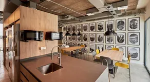 Hostelfly Madrid Airport - Image 3