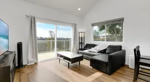 Bright Spacious Modern Getaway - Image 5