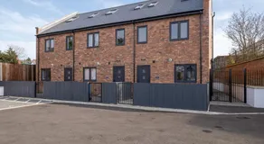 Modern 4 Bedroom House With Parking in Farnham Royal, Slough By 360stays - Image 5
