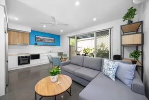Bright Townhouse Near Maroochydore Beaches - Image 2