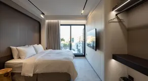 Green Hotel - Image 2