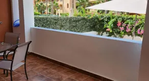 Bajo de esencia relajante con piscina privada y patio! - Image 5