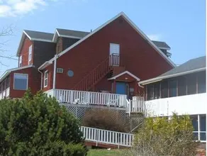 Hopewell Rocks Motel & Country Inn - Image 2